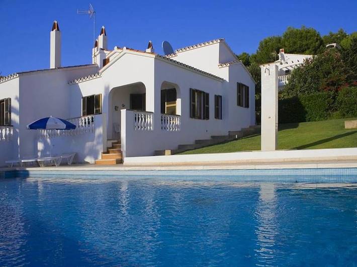 Villa for 6 people, with pool and garden as well as ocean view in Platja Son Bou
