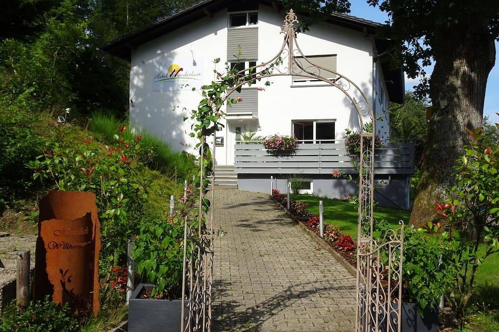 Ganze Wohnung, Doppelzimmer Komfort mit privatem, externen Badezimmer in Gernsbach, Nordschwarzwald