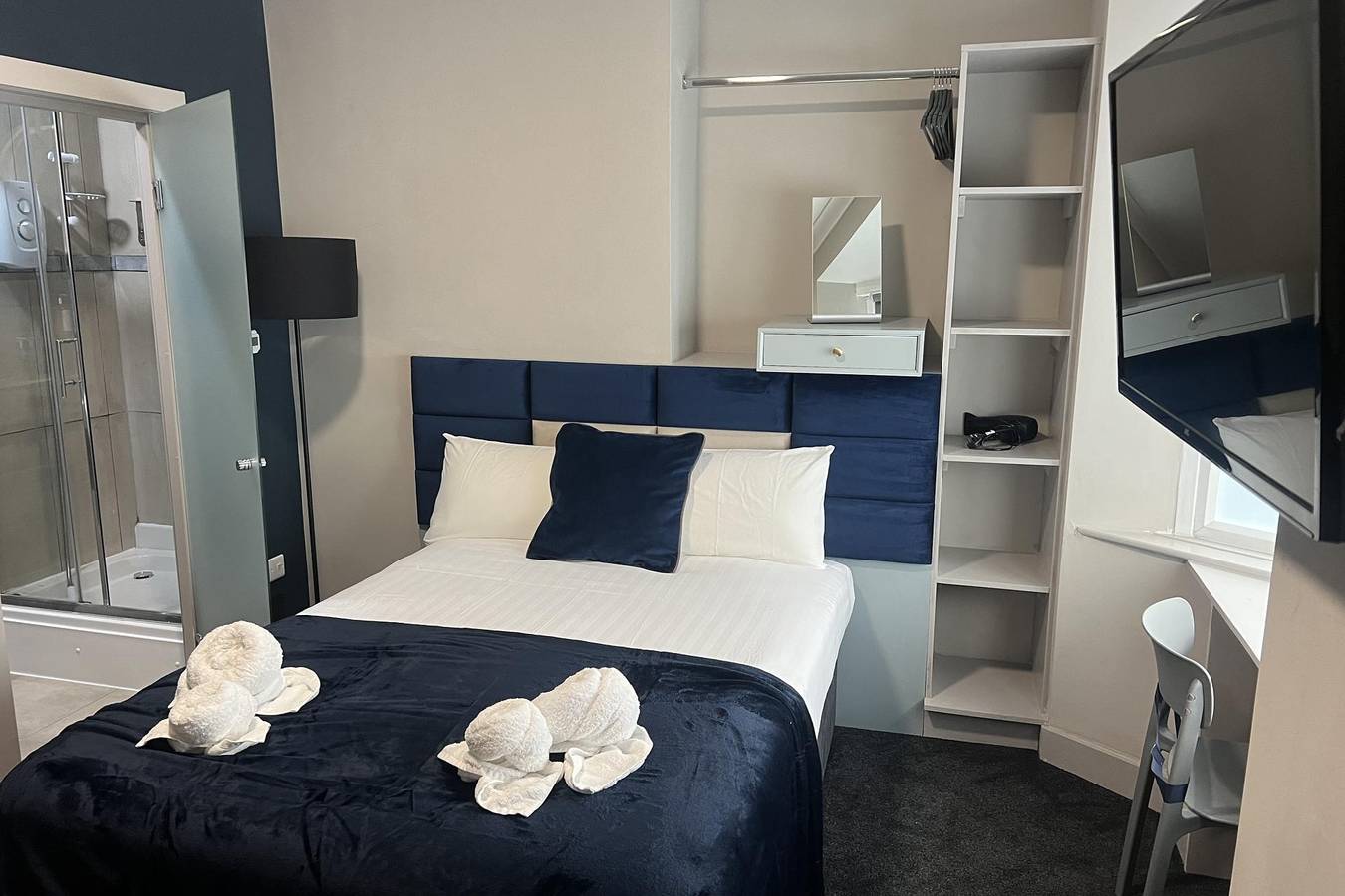 House-Sleeps 8-Parking-Pets Ok-Station Close in Sheffield, Südliches Yorkshire