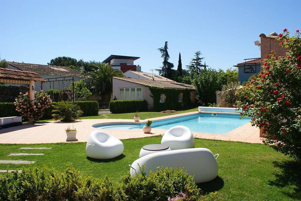 Gite Pour 4 Pers Avec Piscine in Agde, Côte d'Améthyste