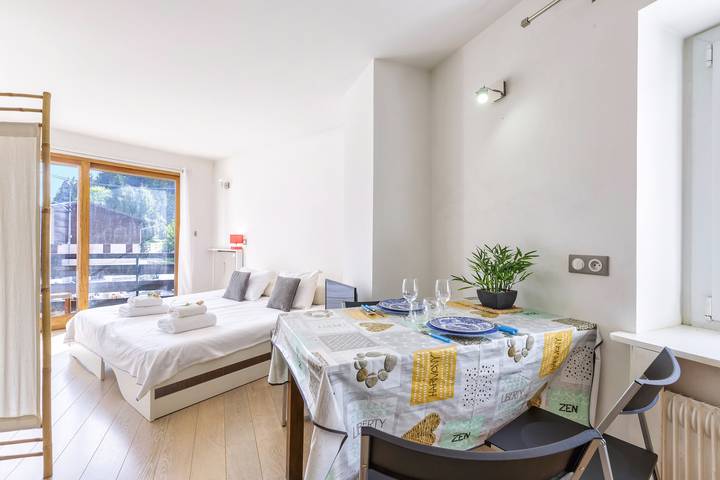 Gîte pour 3 personnes, avec piscine et balcon, adapté aux familles dans Argentière - 4