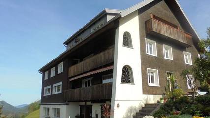 Ferienwohnung für 3 Personen, mit Ausblick und Balkon in Sibratsgfäll