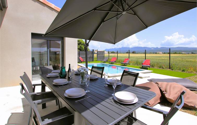 Location de vacances pour 8 personnes, avec jardin ainsi que piscine et terrasse à Sauzet - 2