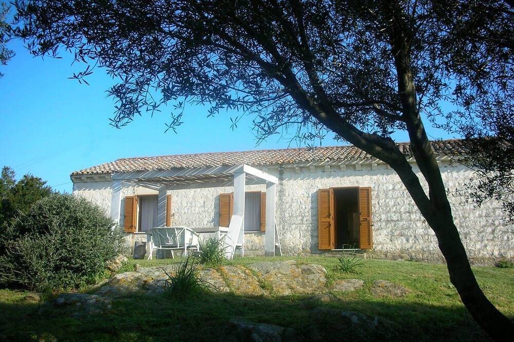 Alleinstehendes Haus vom Ende des 19. Jahrhunderts mit garten - 15 km vom Meer in Luogosanto, Gallura