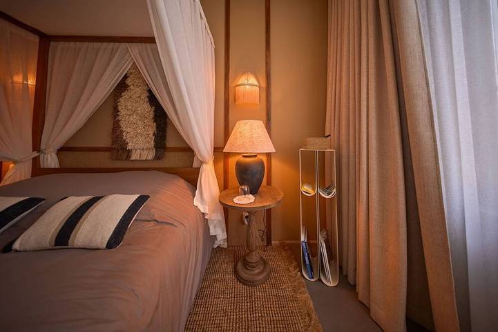 Appartement entier, Suite Bahia • Jacuzzi privé & climatisation au cœur du centre ville de Cognac in Cognac, Charente