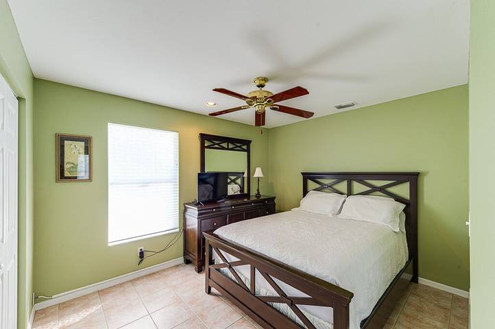 Vacation rental for 10 people, with hot tub and yard, with pets in North Naples