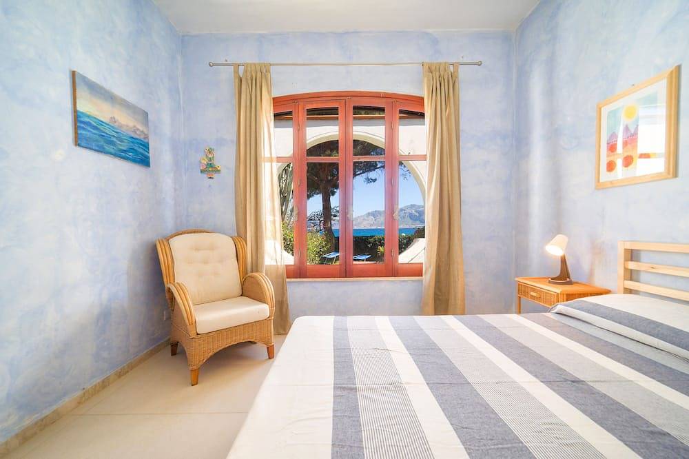 Private beach, exclusive residence, view of the gulf, smell of the sea! in Carini, Province de Palerme