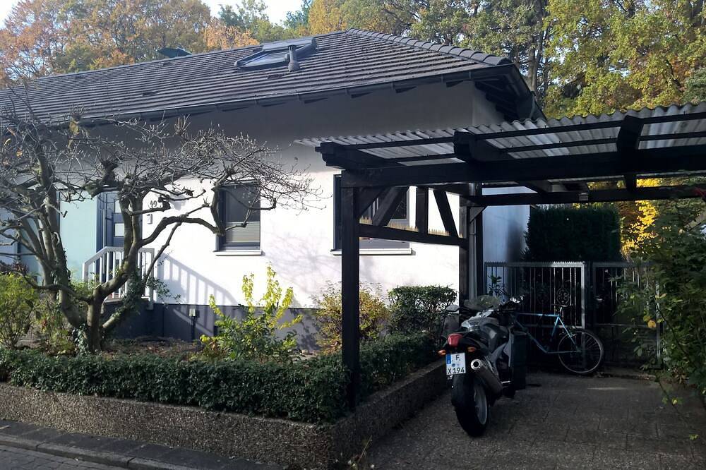 Comfortable quite room in 1-family house, perfect public transportation in Lämmerspiel, Mühlheim am Main