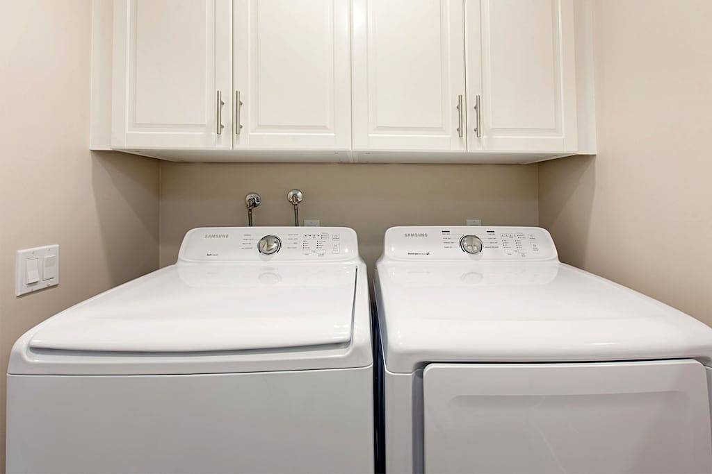 Ganze Wohnung, Colorful & contemporary condo with patio & washer/dryer - watch the fireworks in Anaheim, Orange County