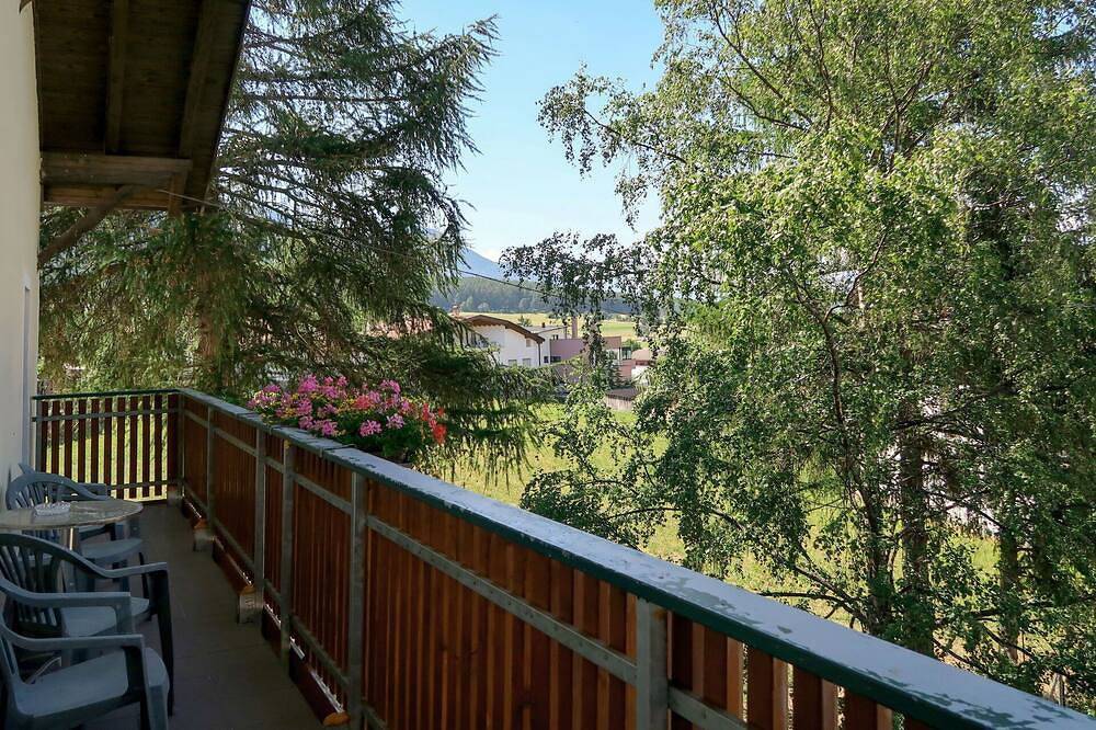 Ganze Wohnung, Angenehme Wohnung für 6 Gäste mit  W-Lan, Tv und Terrasse in Graun, Südtirol