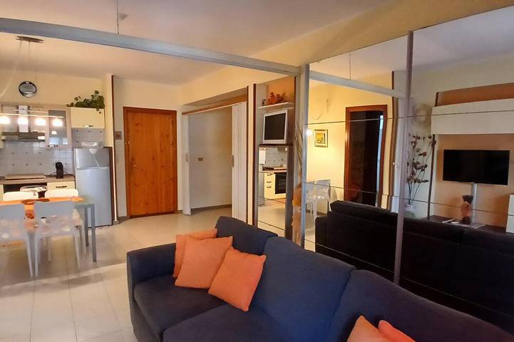 Appartamento per 4 persone, con balcone e giardino in Roccalumera