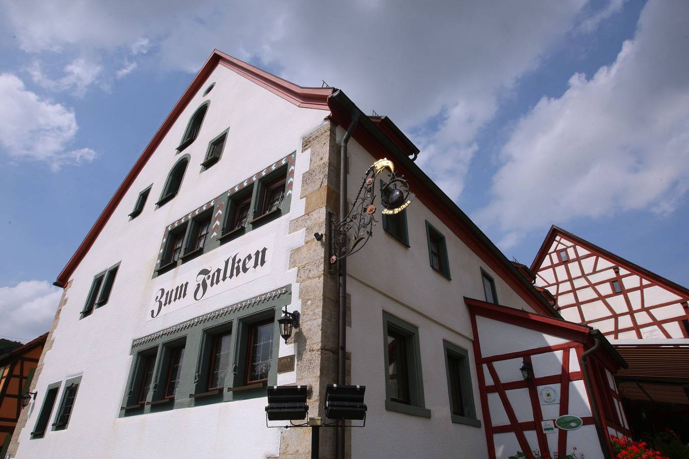 Landhaus Zum Falken - Großzügiges Doppelzimmer Komfort mit kostenfreiem Wlan in Adelshofen, Taubertal