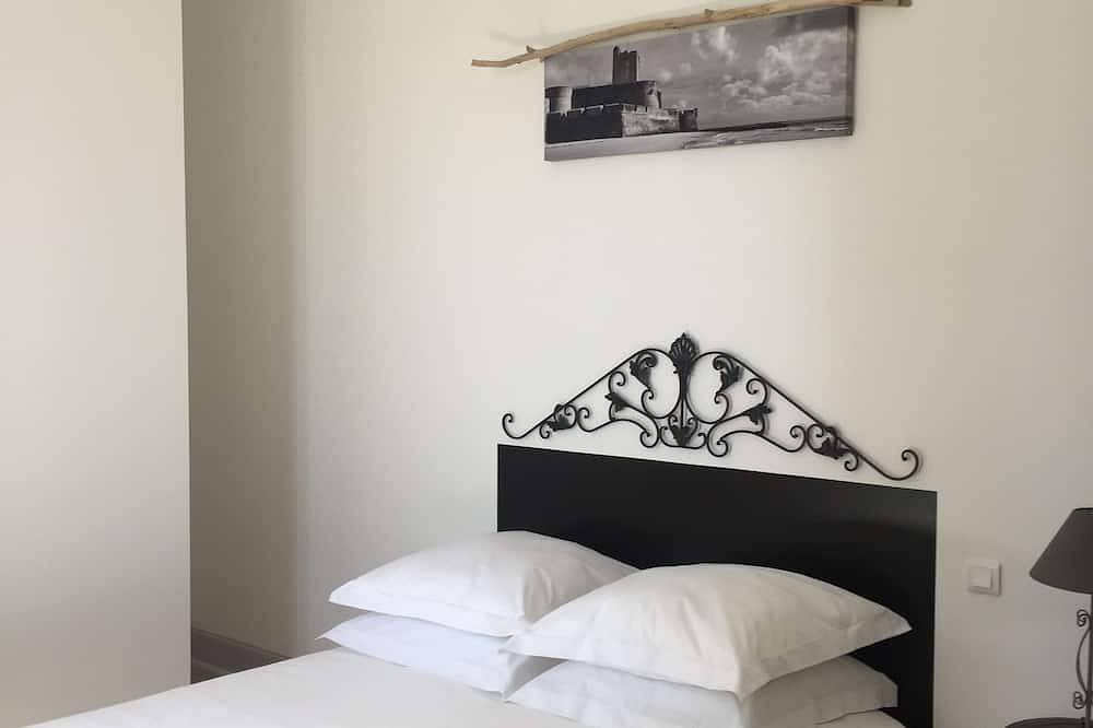 Apartamento entero, 2-person apartment in charming 19th-century mansion with park and heated pool in Arvert, Côte de Beauté