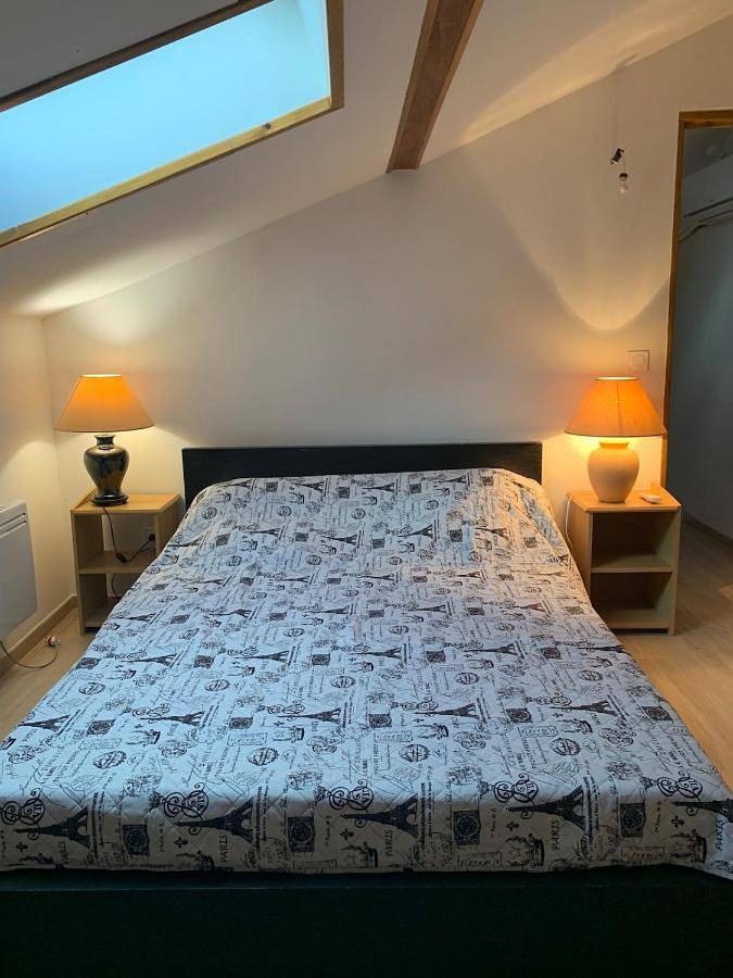 Location de vacances pour 5 personnes, avec piscine et terrasse à Marcollin - 4