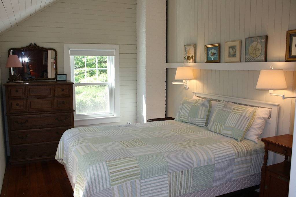 Cottage auf historischem Anwesen mit Privatstrand und majestätischem Long Island Soundblick. in Old Lyme, Connecticut