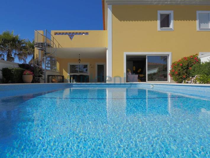 Villa para 8 pessoas, com Balcão e Terraço e ainda Piscina and Vista para o lago em Amoreira
