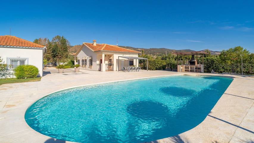Villa for 10 people, with balcony/terrace and pool in Ronda