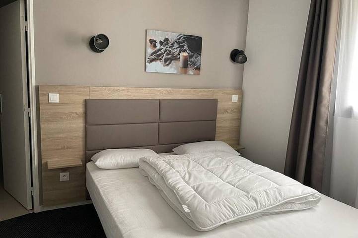Entire apartment, 150m from ski slopes, 5th floor, view mountain, swimming pool, terrace, tv, ski locker, 74m² in Gourette, Eaux-Bonnes