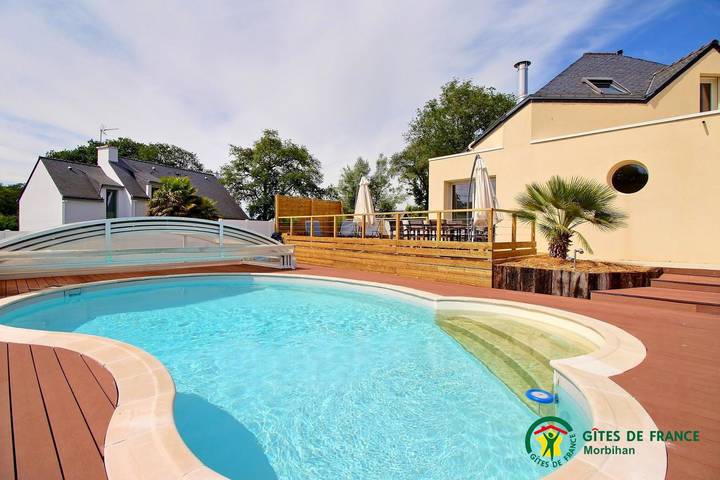 Gîte pour 8 personnes, avec piscine et jardin à Riantec