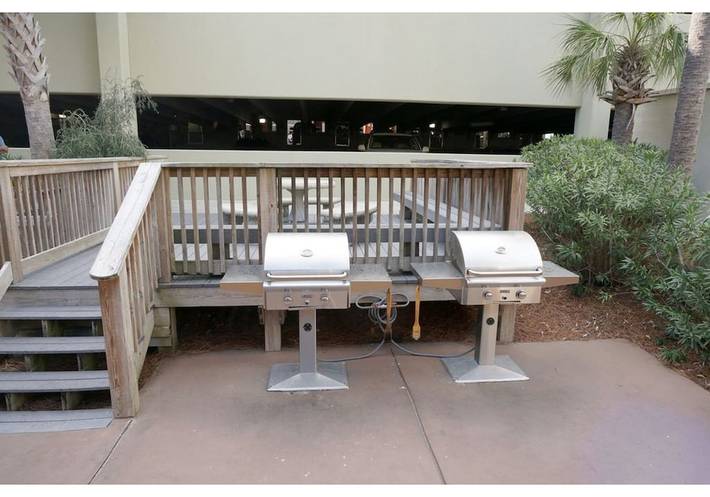 Vacation rental for 12 people, with balcony and yard as well as pool in Okaloosa Island