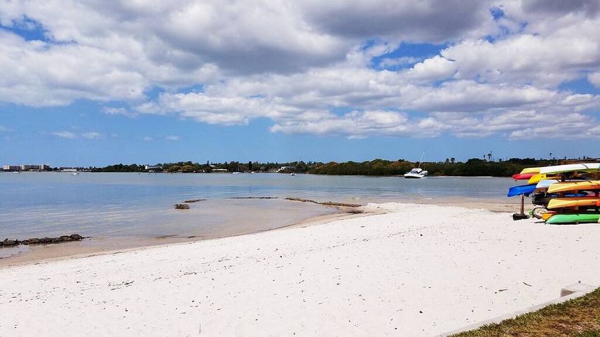 Vacation rental for 4 people, with balcony and hot tub as well as pool in St. Petersburg (FL)