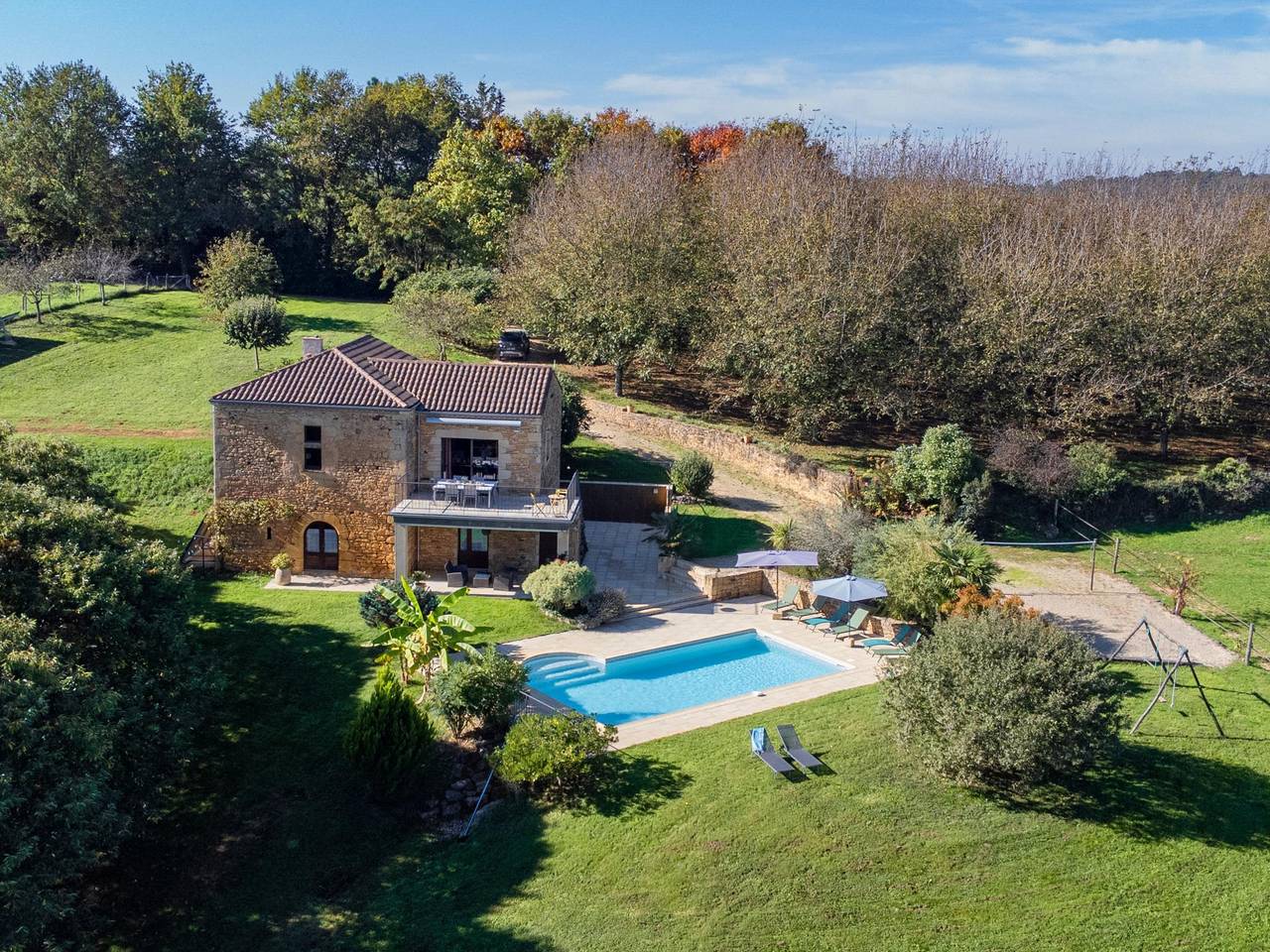 Gîte superbe + piscine privée et vue imprenable in Mazeyrolles, Périgord Noir