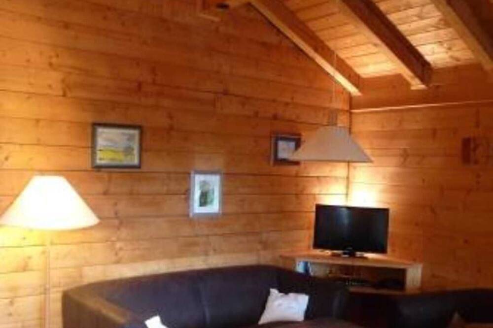 Ganze Wohnung, Sta-07 - Gemütliches Ferienhaus am Waldrand für 5 Personen - Naturerlebnisdorf in Stamsried, Ostbayern