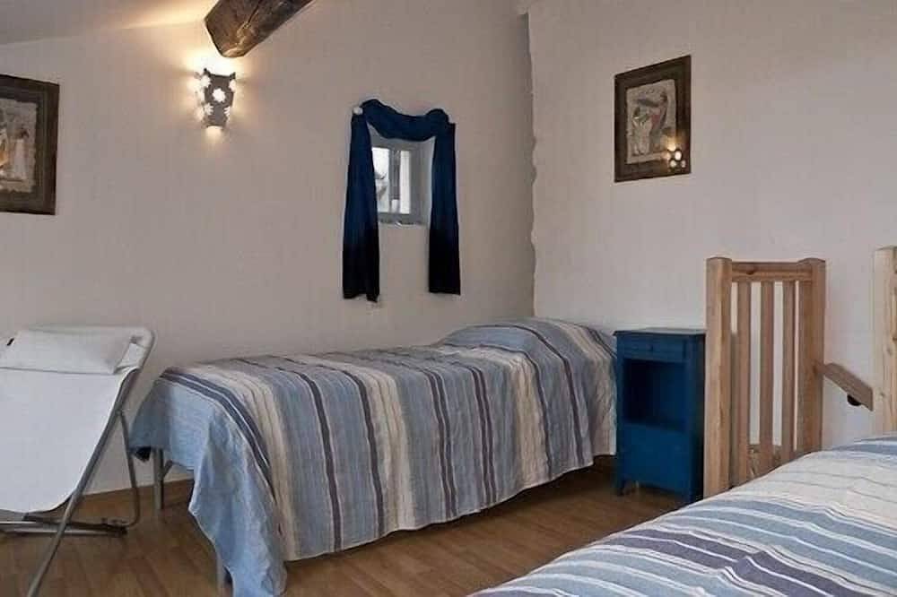 Bonita casa de pueblo recientemente reformada, con terraza.  Wi-Fi gratuito in Villeneuve-lès-Béziers, Côte d'Améthyste