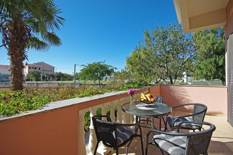 Ganze Wohnung, Ferienwohnung in Zaton (Zadar) mit Meerblick, Balkon, Klimaanlage, W-Lan (4810-1) in Nin, Zadar