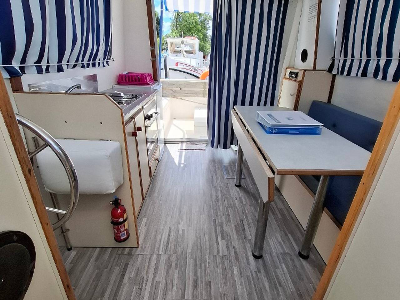 Séjour Unique à Bord d'un Bateau à Chenillé-Changé - Jusqu'à 5 Pers. in Chenillé-Changé, Région de Segré