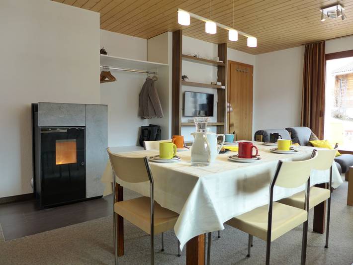 Ferienwohnung für 6 Personen, mit Terrasse und Garten sowie Ausblick in Bürchen