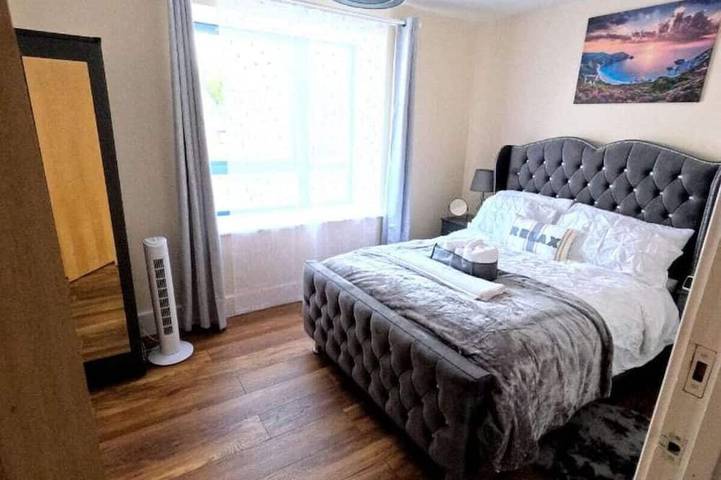 Ganze Wohnung, Mideyah Stays - Comfy 2 Bed in Milton Keynes, Südostengland