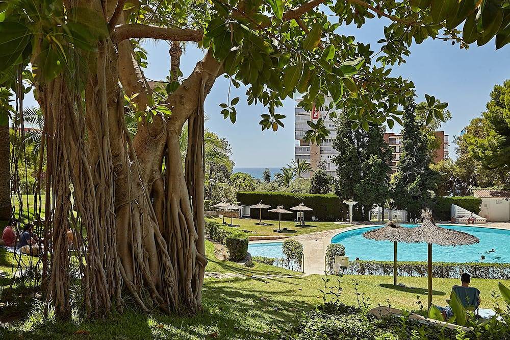 Entire apartment, Apartment Sea Views And Precious Garden In Alicante in El Cabo de las Huertas, Alicante