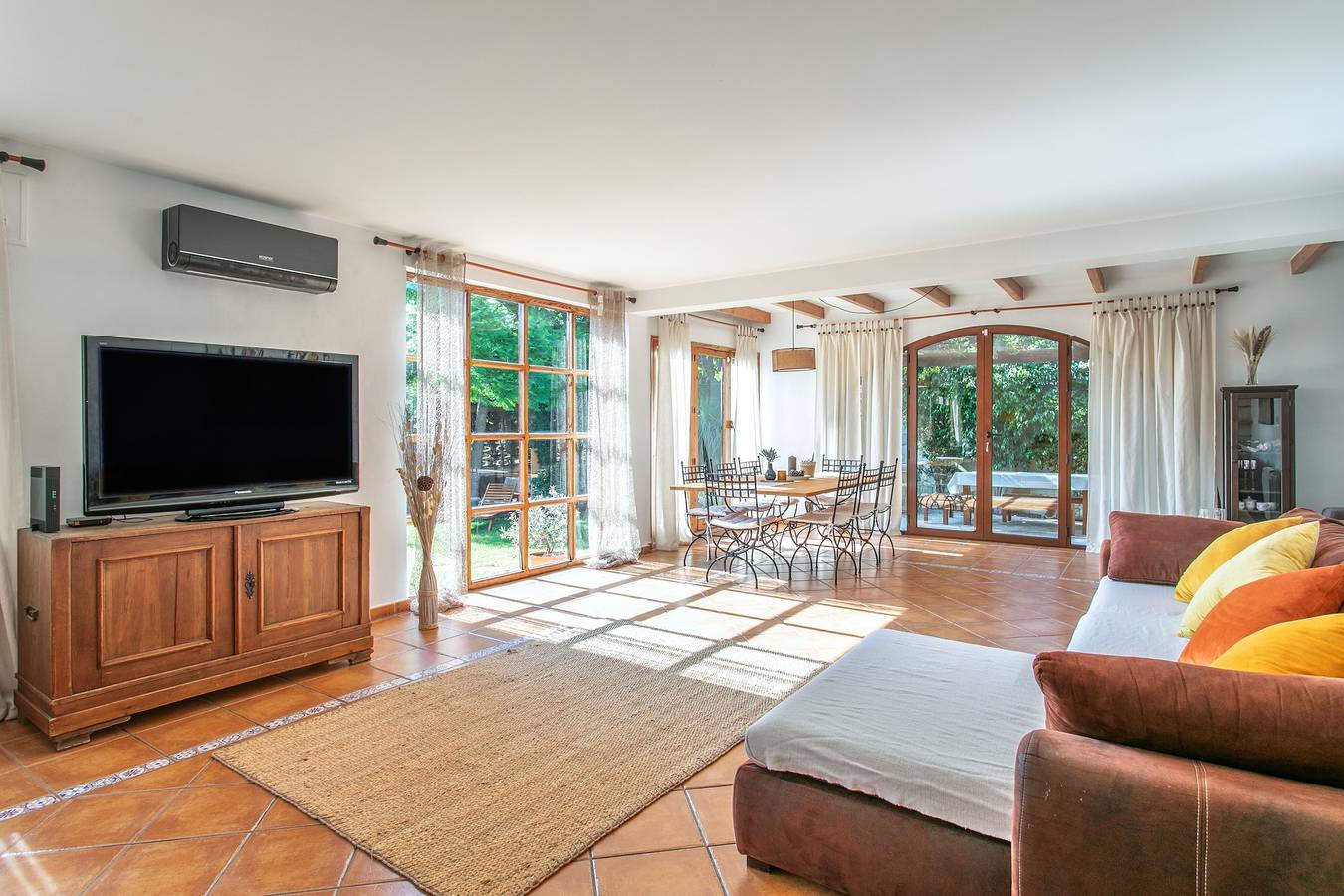Ferienhaus 'Beniarbeig' mit Bergblick, Wi-Fi und Klimaanlage in El Campello, Costa Blanca