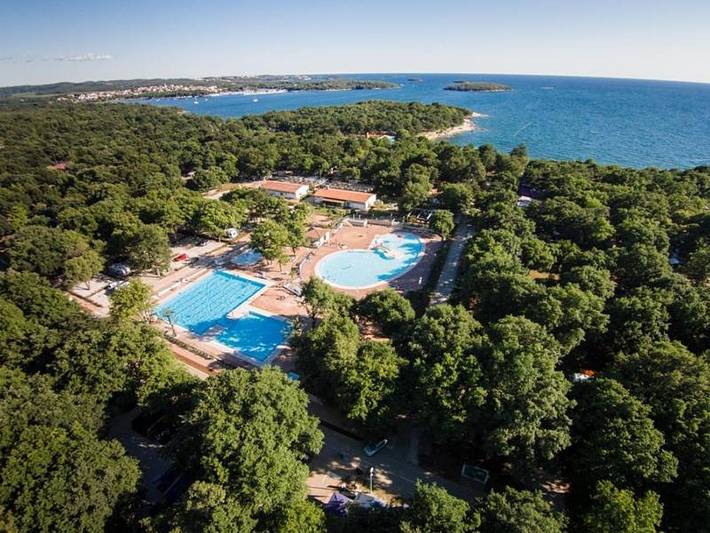 Camping pour 5 personnes, avec jardin et piscine ainsi que bassin pour enfant et vue à Funtana - 3