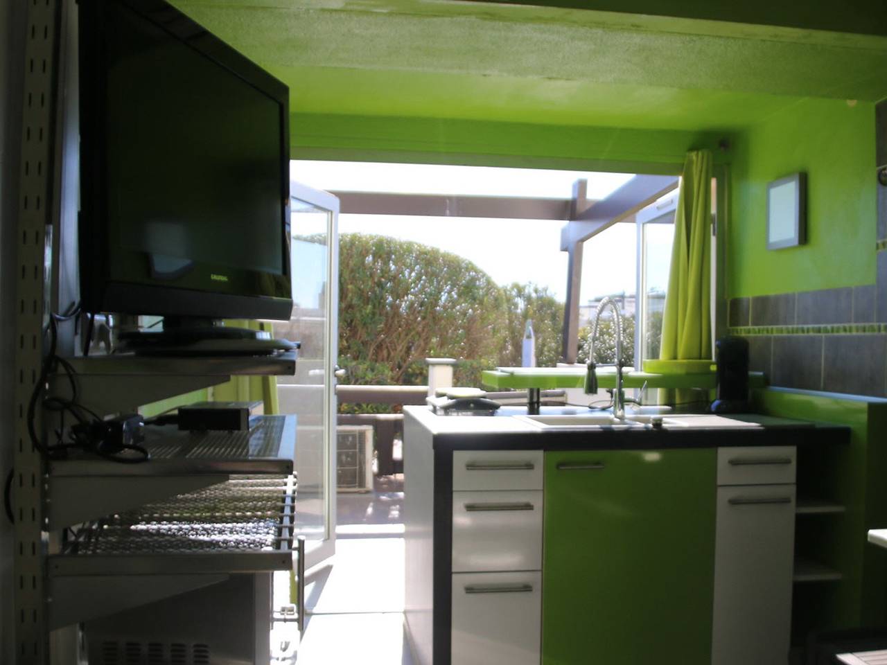 Entire studio, Cozy Air-Conditioned Studio for 2 with Terrace & Parking in Agde in Cap d'Agde, Agde