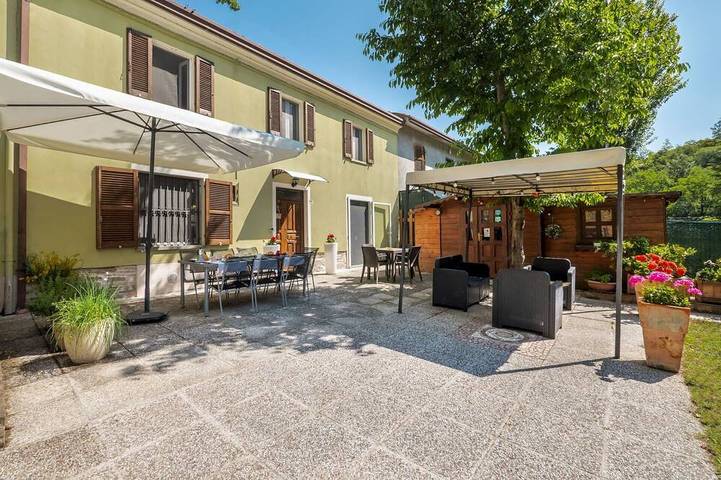 Ferienhaus für 8 Personen, mit Garten und Whirlpool sowie Terrasse, mit Haustier in Urbino