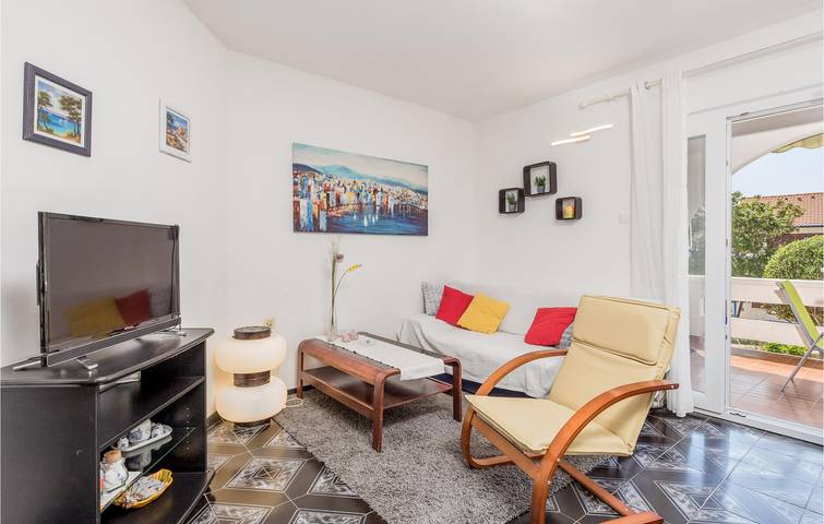 Ganze Ferienwohnung, Gemütliche Ferienwohnung mit Terrasse und Grill, 900 m vom Strand entfernt in Novalja, Pag