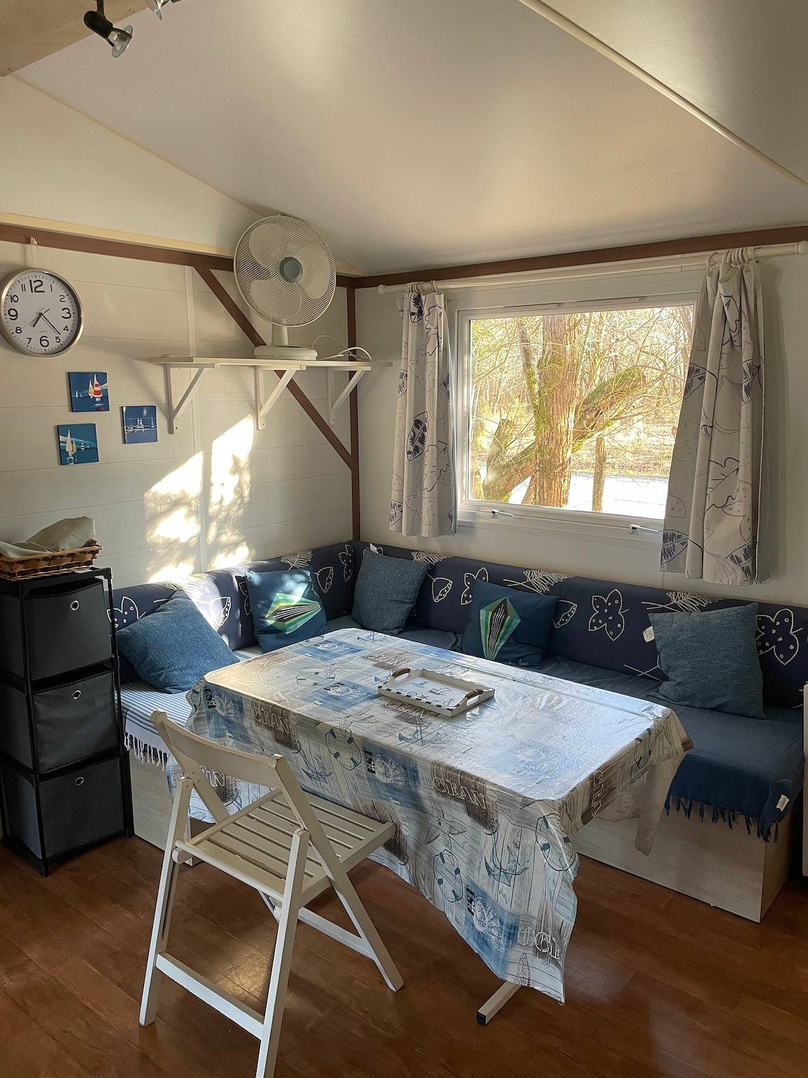 Mobile Home 'L Escale Cocooning D'hourtin' with Shared Pool and Private Terrace in Hourtin, Lesparre-Médoc region