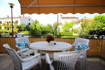 Ferienwohnung für 3 Personen, mit Garten in Poreč