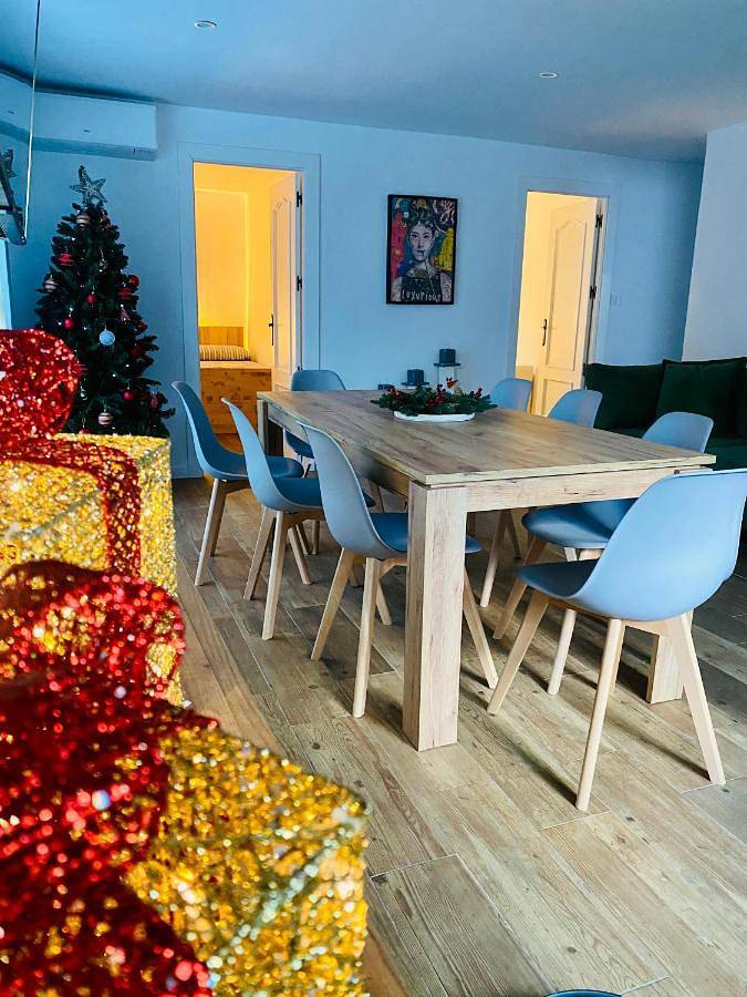 Location de vacances pour 8 personnes, avec piscine ainsi que vue et jardin à Mijares - 3