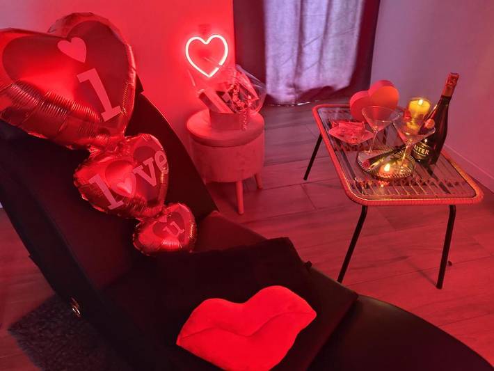 Gîte pour 2 personnes, avec jacuzzi ainsi que sauna et terrasse à Azur - 3