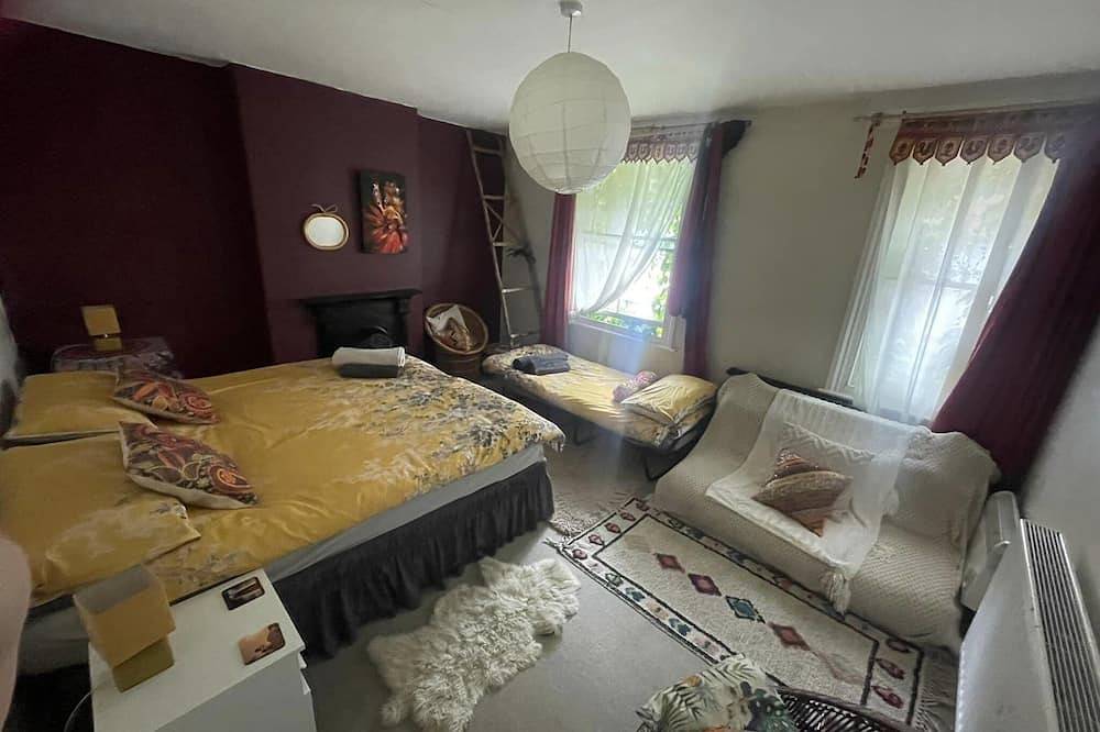 Glastonbury Charm - Cozy 2 Bedroom House in Glastonbury, Somerset