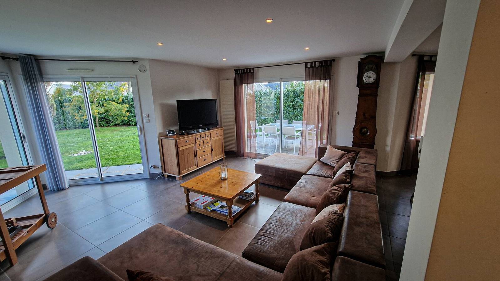 Modern villa 200 m from the beach with Wi-Fi in Saint-Vaast-la-Hougue, Cherbourg region