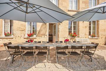 Gîte pour 15 personnes, avec terrasse ainsi que jardin et jacuzzi dans l' Aisne