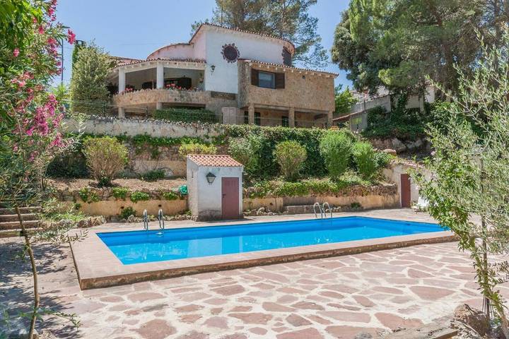Apartamento para 14 personas, con Balcón y Terraza además de Jardín y Piscina en Siete Aguas