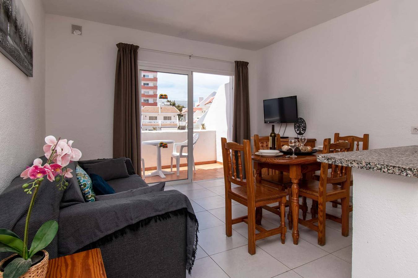 Entire apartment, Las Blanquitas 5 in Playa de las Américas, Arona