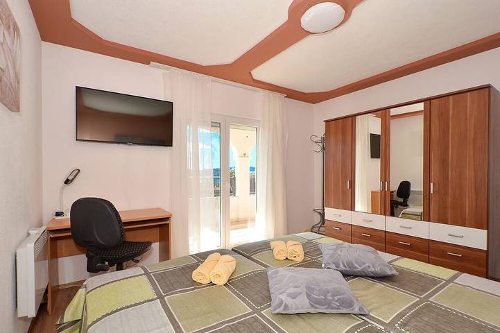 Appartement entier, Arte, appt spacieux avec vue sur la mer, 4 + 1 personnes, à 80m de la plage in Trogir, Split-Dalmatie