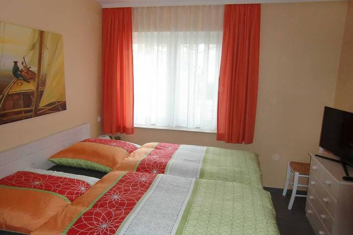Bungalow für 6 Personen, mit Terrasse und Garten in Karlshagen - 4