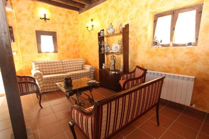 Gîte pour 3 personnes, avec jardin ainsi que terrasse et jacuzzi à La Adrada - 4